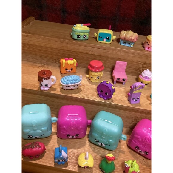 Shopkins Season Five 5 Lot 22 Figures Plus 4 Cases Moose Toys Animated Foods - Picture 5 of 9